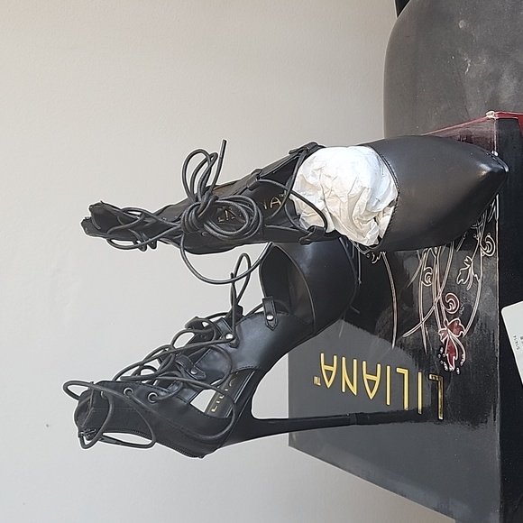 Lace-up pointy toe heels - Picture 2 of 3